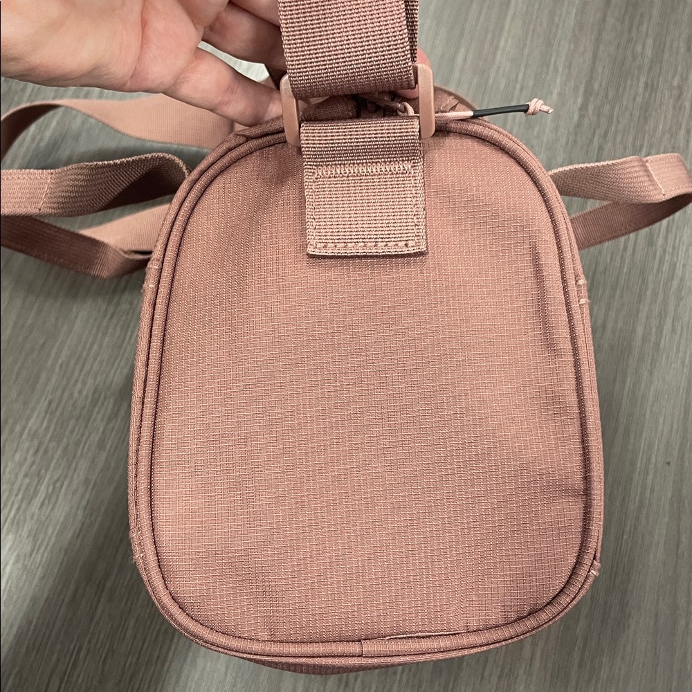 gymshark mini holdall bag  brick brown - Picture 4 of 13